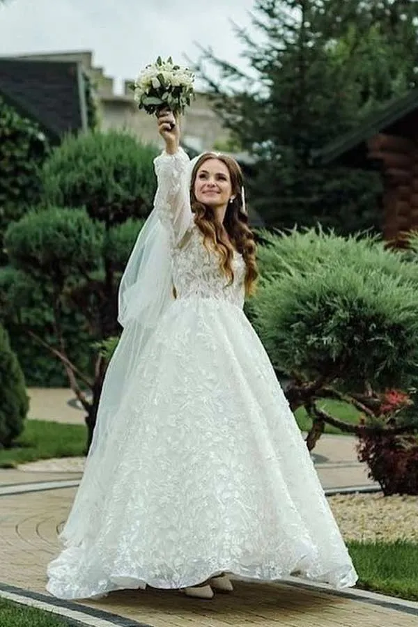 Gorgeous Ball Gown Long Sleeve Ivory Lace Wedding Dress Beaded Bridal Dress