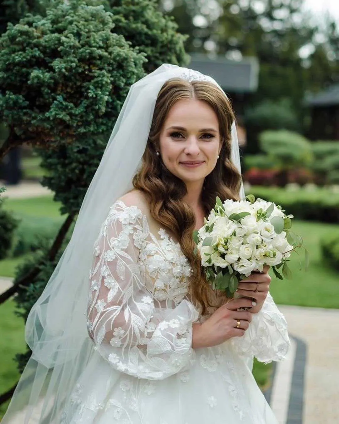 Gorgeous Ball Gown Long Sleeve Ivory Lace Wedding Dress Beaded Bridal Dress