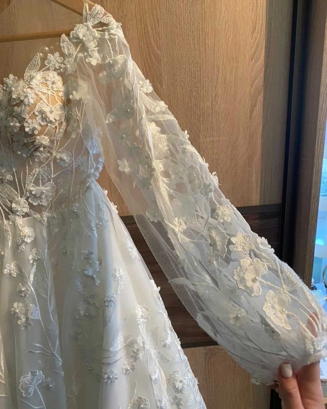 Gorgeous Ball Gown Long Sleeve Ivory Lace Wedding Dress Beaded Bridal Dress