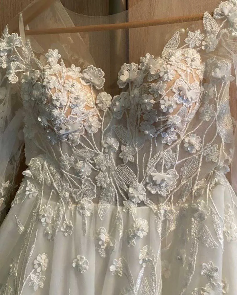 Gorgeous Ball Gown Long Sleeve Ivory Lace Wedding Dress Beaded Bridal Dress