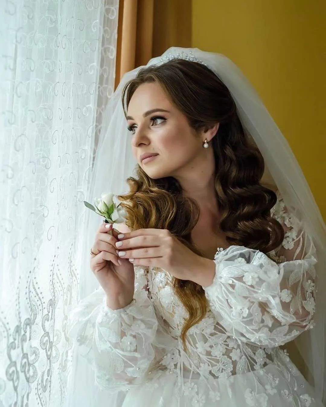 Gorgeous Ball Gown Long Sleeve Ivory Lace Wedding Dress Beaded Bridal Dress