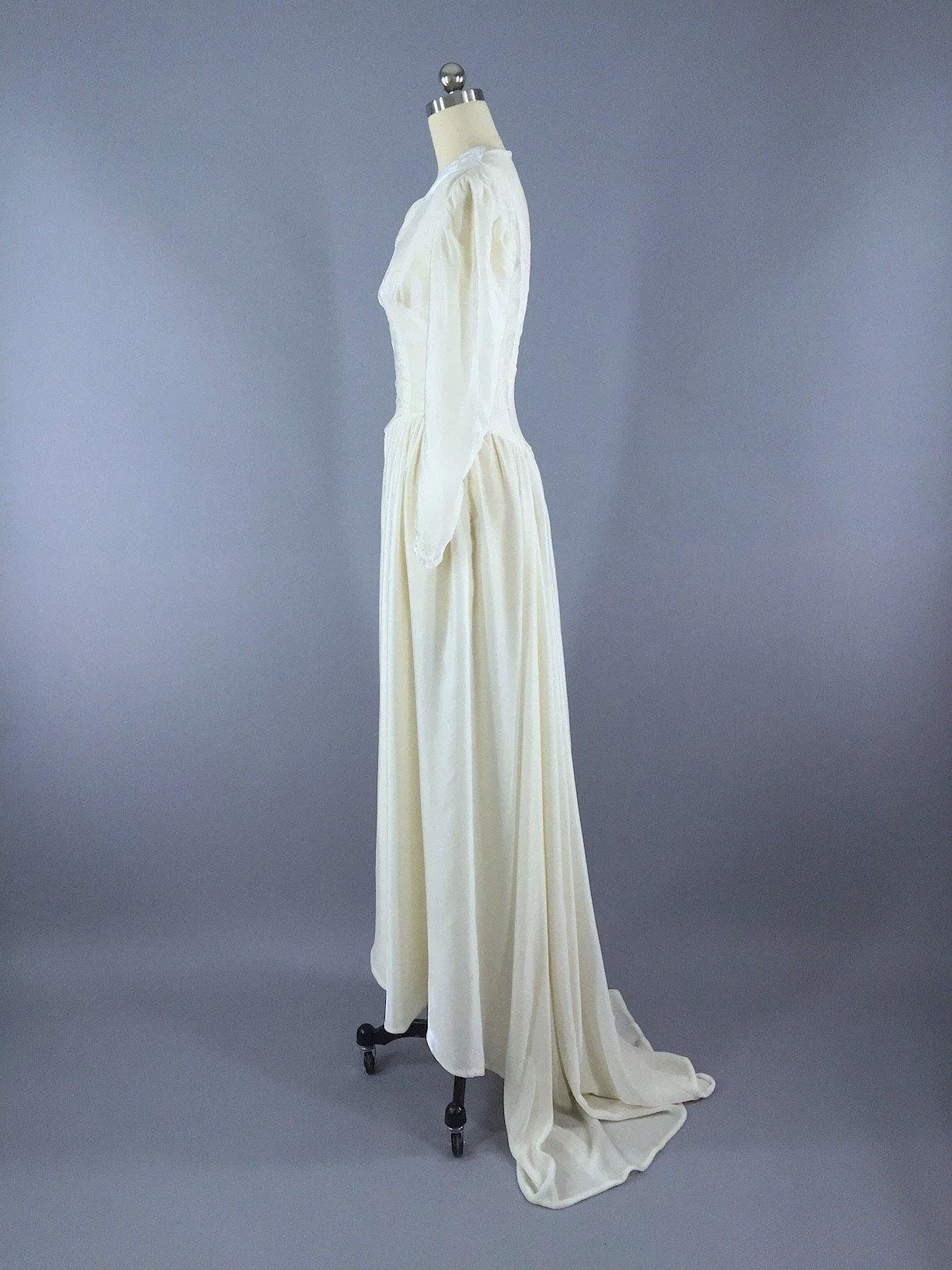 Vintage 1930s Wedding Dress / 1940s Winter White Ivory Silk Velvet Bridal Gown