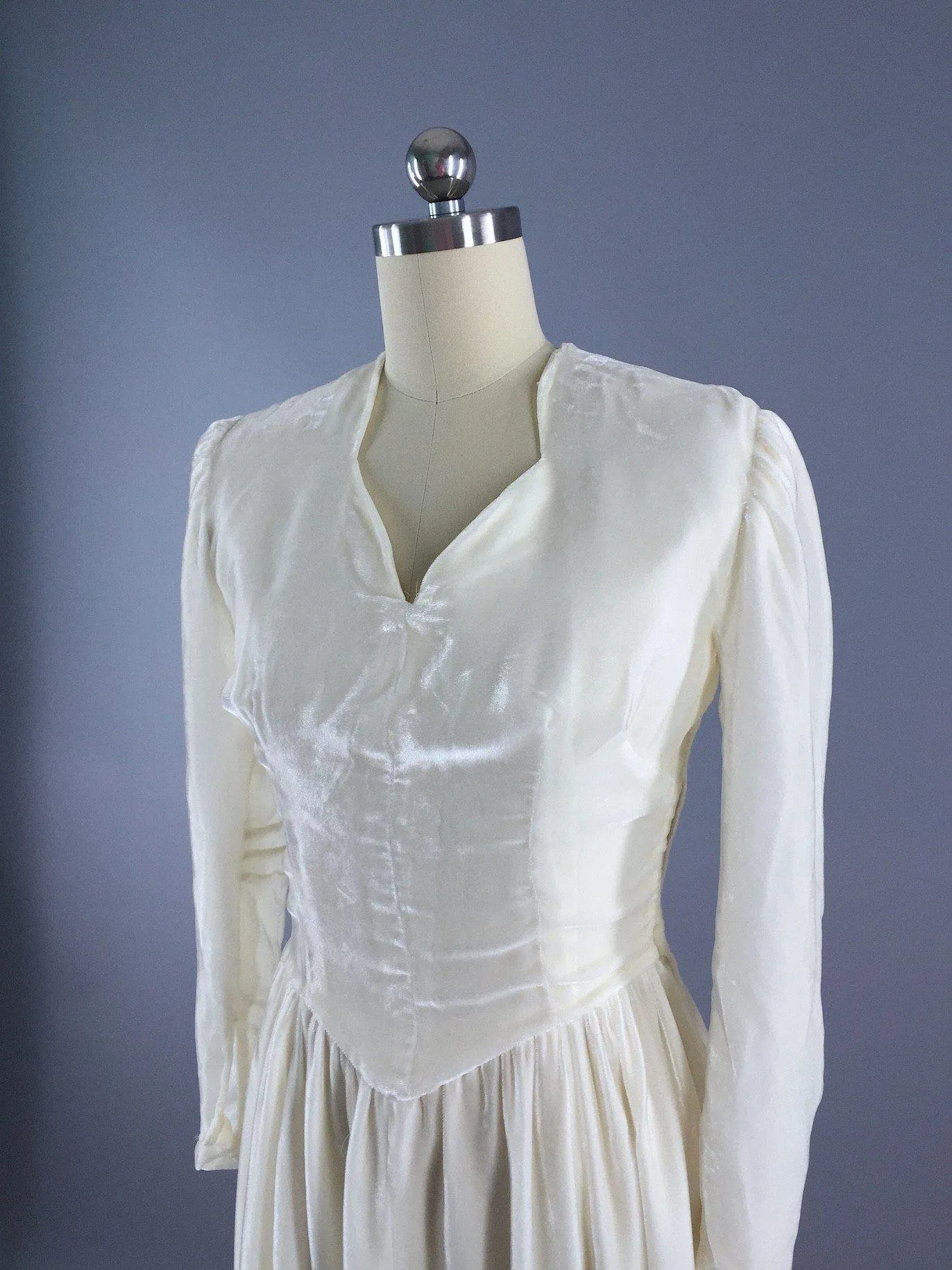 Vintage 1930s Wedding Dress / 1940s Winter White Ivory Silk Velvet Bridal Gown